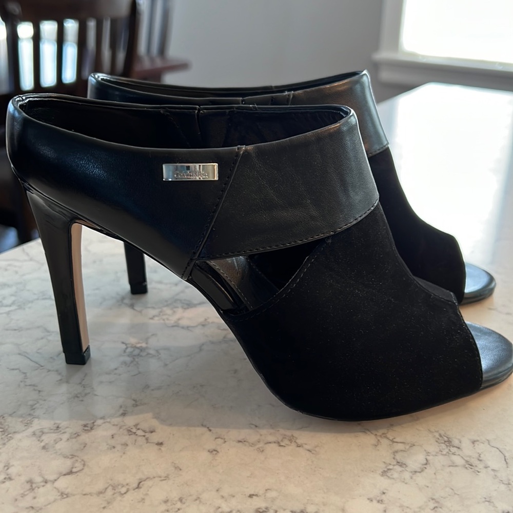Calvin Klein black stiletto heels 4" heel